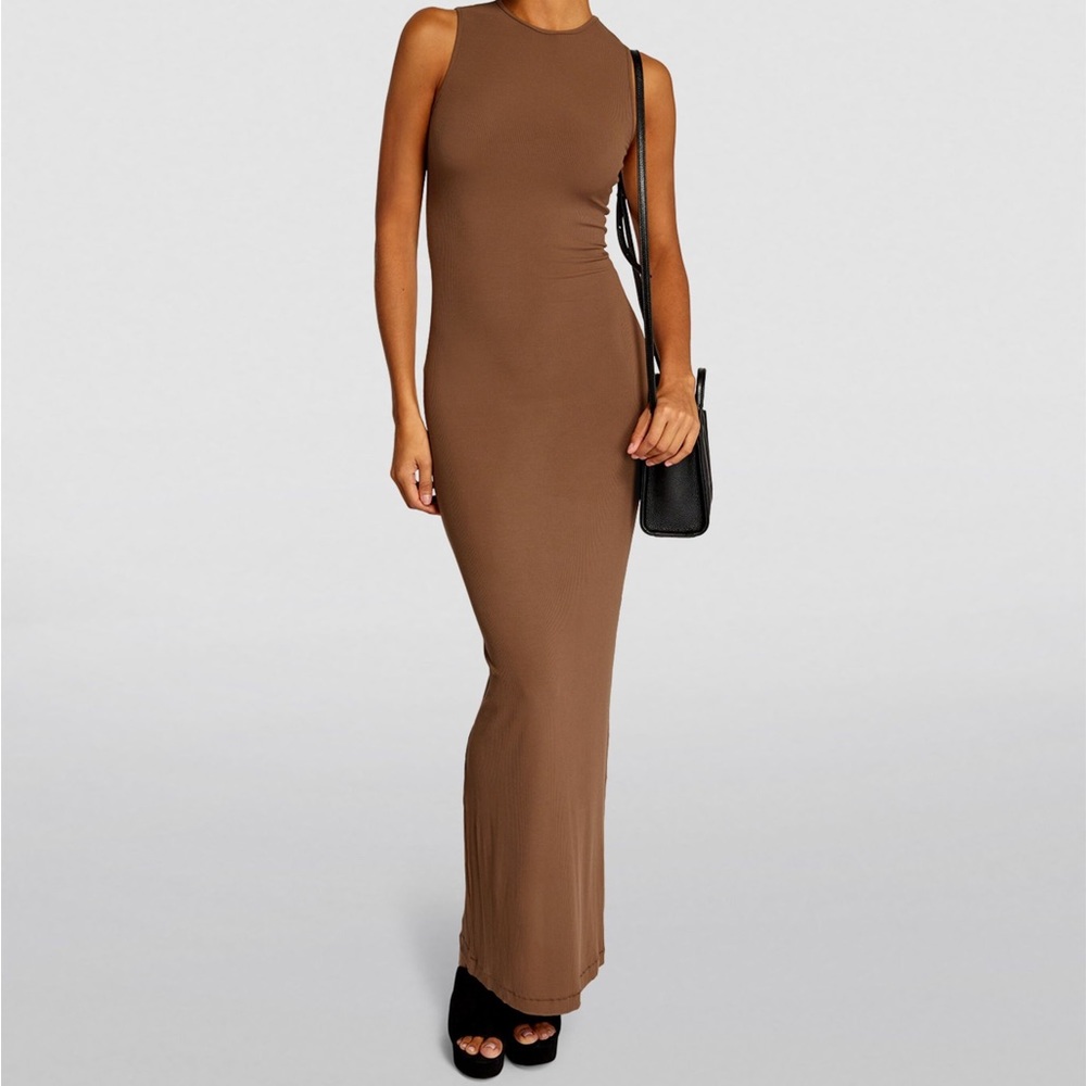 SOFT LOUNGE SLEEVELESS LONG DRESS | OXIDE | SKIMS